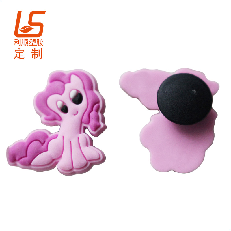 洞洞鞋PVC滴胶鞋扣